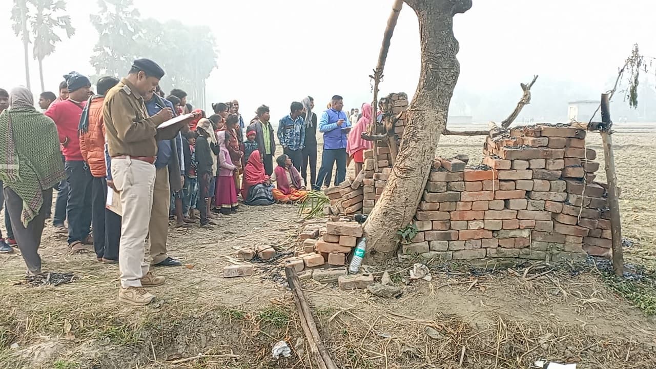 Bihar: रंगदारी में मोबाइल नहीं दिया तो मौत के घाट उतारा, हत्या के बाद शव जलाने के मामले का हुआ खुलासा