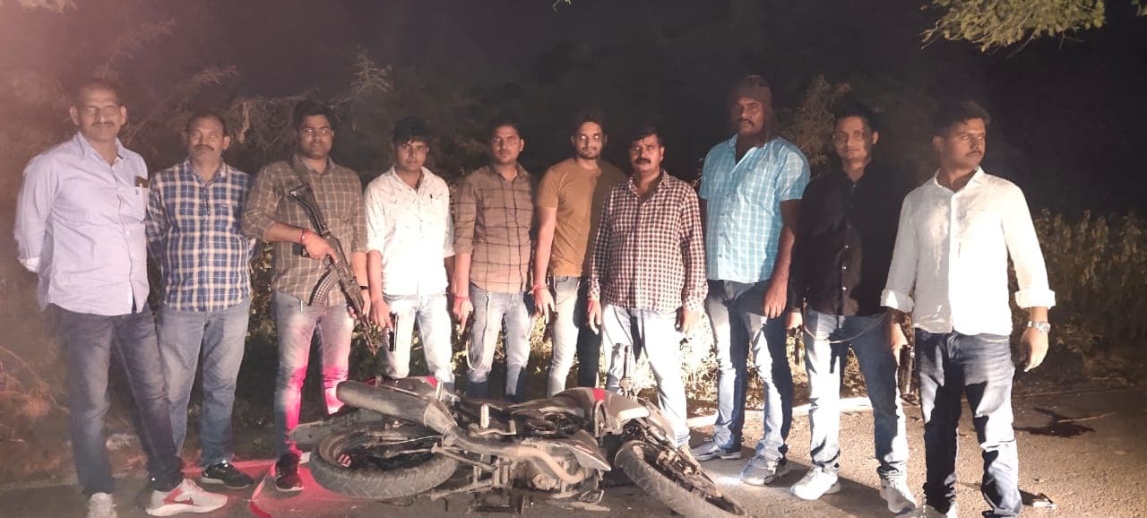 Varanasi News: वाराणसी में पुलिस और बदमाशों के बीच मुठभेड़, बिहार के दो अपराधी घायल