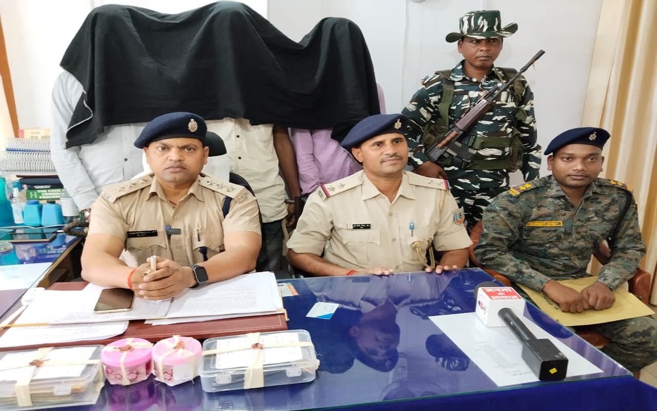 झारखंड: नशे के कारोबारियों के खिलाफ कार्रवाई, 20 ग्राम ब्राउन शुगर के साथ 3 तस्कर अरेस्ट, बाइक व कैश जब्त
