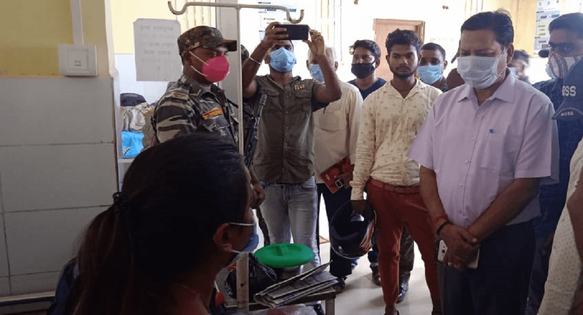 Jharkhand News : झारखंड में नाबालिग छात्रा से सामूहिक दुष्कर्म, वीडियो वायरल करने की धमकी, 3 आरोपी अरेस्ट Jharkhand News : झारखंड में नाबालिग छात्रा से सामूहिक दुष्कर्म, वीडियो वायरल करने की धमकी, 3 आरोपी अरेस्ट