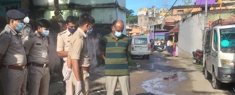 Jharkhand News : झारखंड के जमशेदपुर में क्रिमिनल की गला रेतकर हत्या, छापामारी कर रही पुलिस