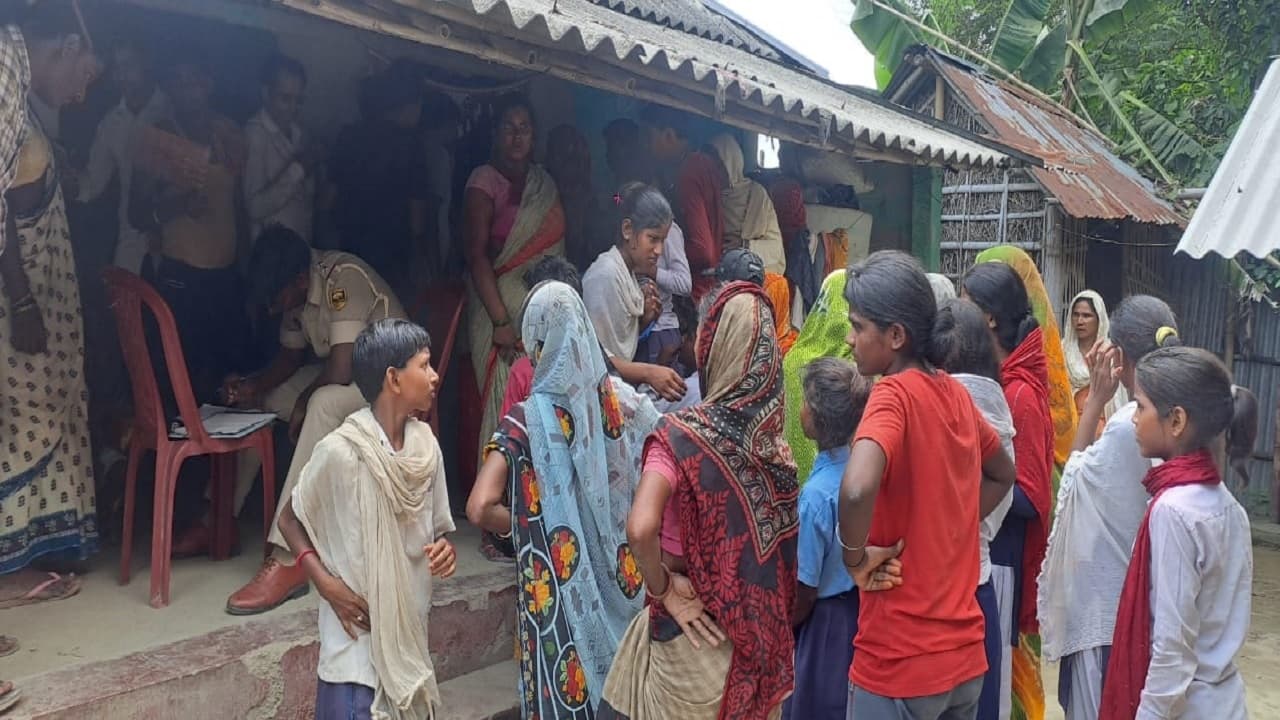 बिहार: कटिहार में पत्नी को धारदार हथियार से काटकर मार डाला, हत्या के बाद सनकी पति ने 
भी की खुदकुशी