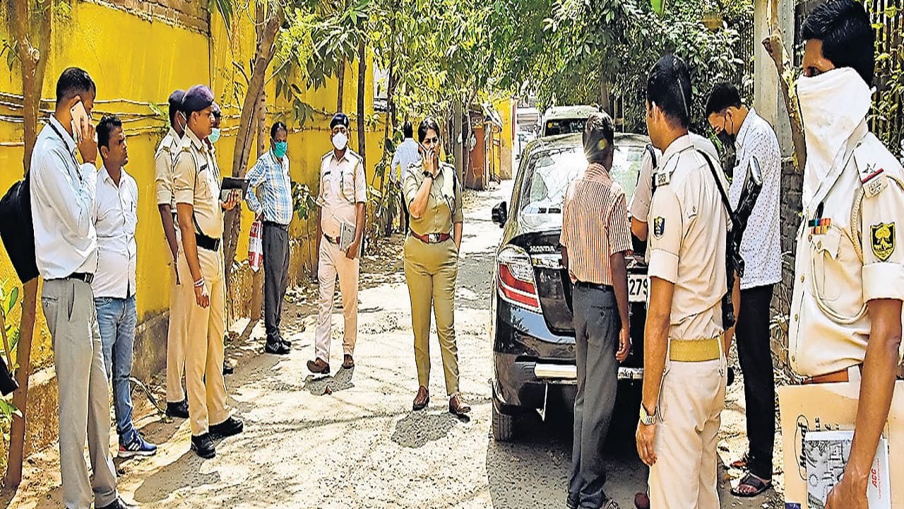 Bihar crime: भागलपुर नगर निगम के स्थापना शाखा प्रभारी की संदेहास्पद स्थिति में मौत, ससुर व साला हुए फरार