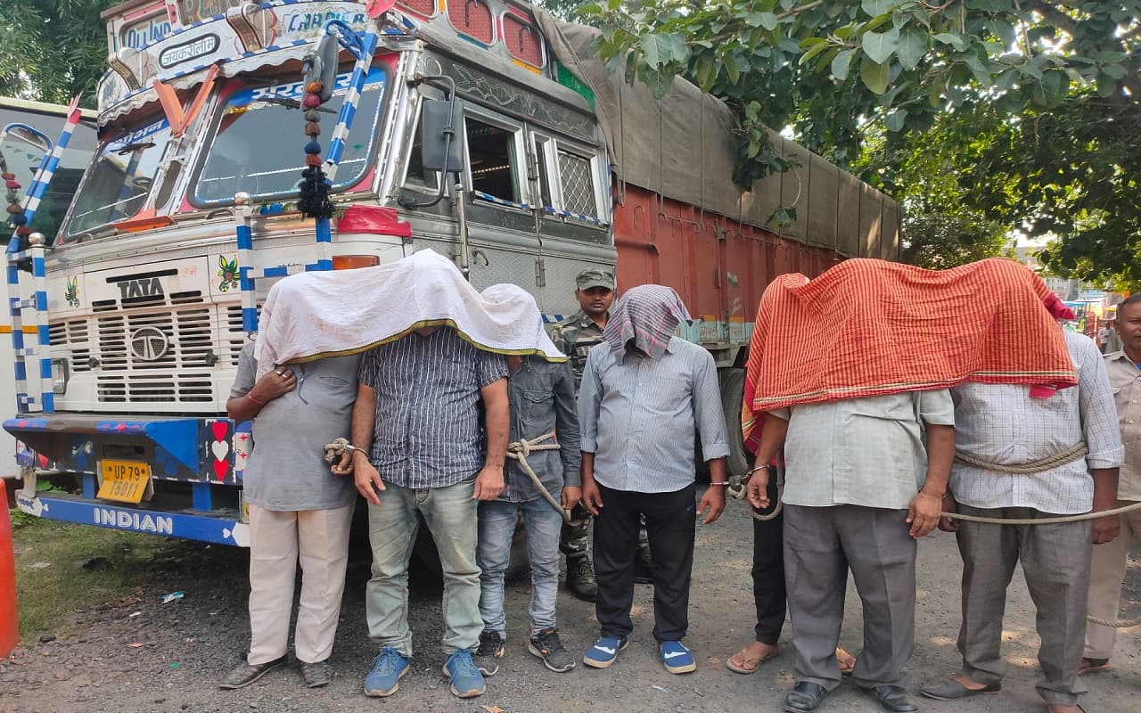 Jharkhand Crime News: गिरिडीह में नेशनल हाइवे पर ट्रकों से लूटपाट करने वाले गिरोह का पर्दाफाश, 7 अरेस्ट