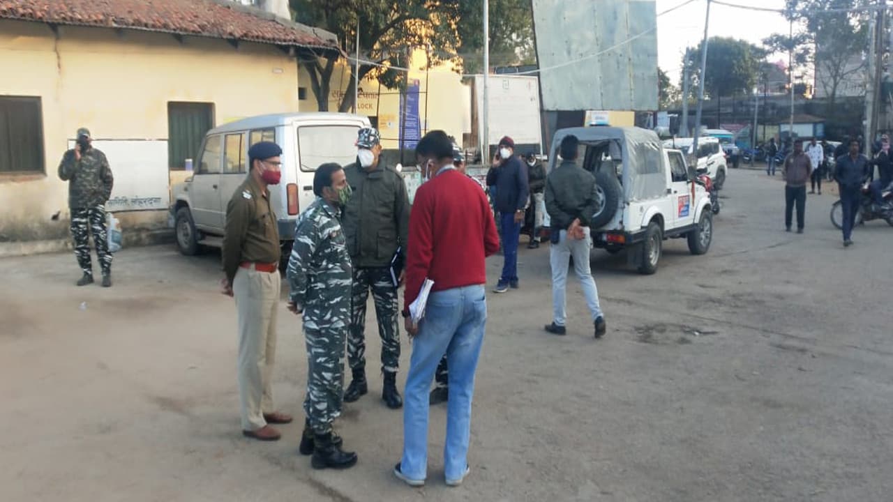 Jharkhand news: लोहरदगा के चैनपुर पिकेट में तैनात जवान ने खुद को मारी गाेली, हुई मौत, शव रांची रेफर