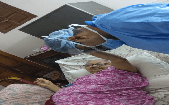 79 वर्षीय महिला ने मदद के लिए लगाई गुहार तो सीआरपीएफ के जवानों ने घर पहुंच कर की ड्रेसिंग