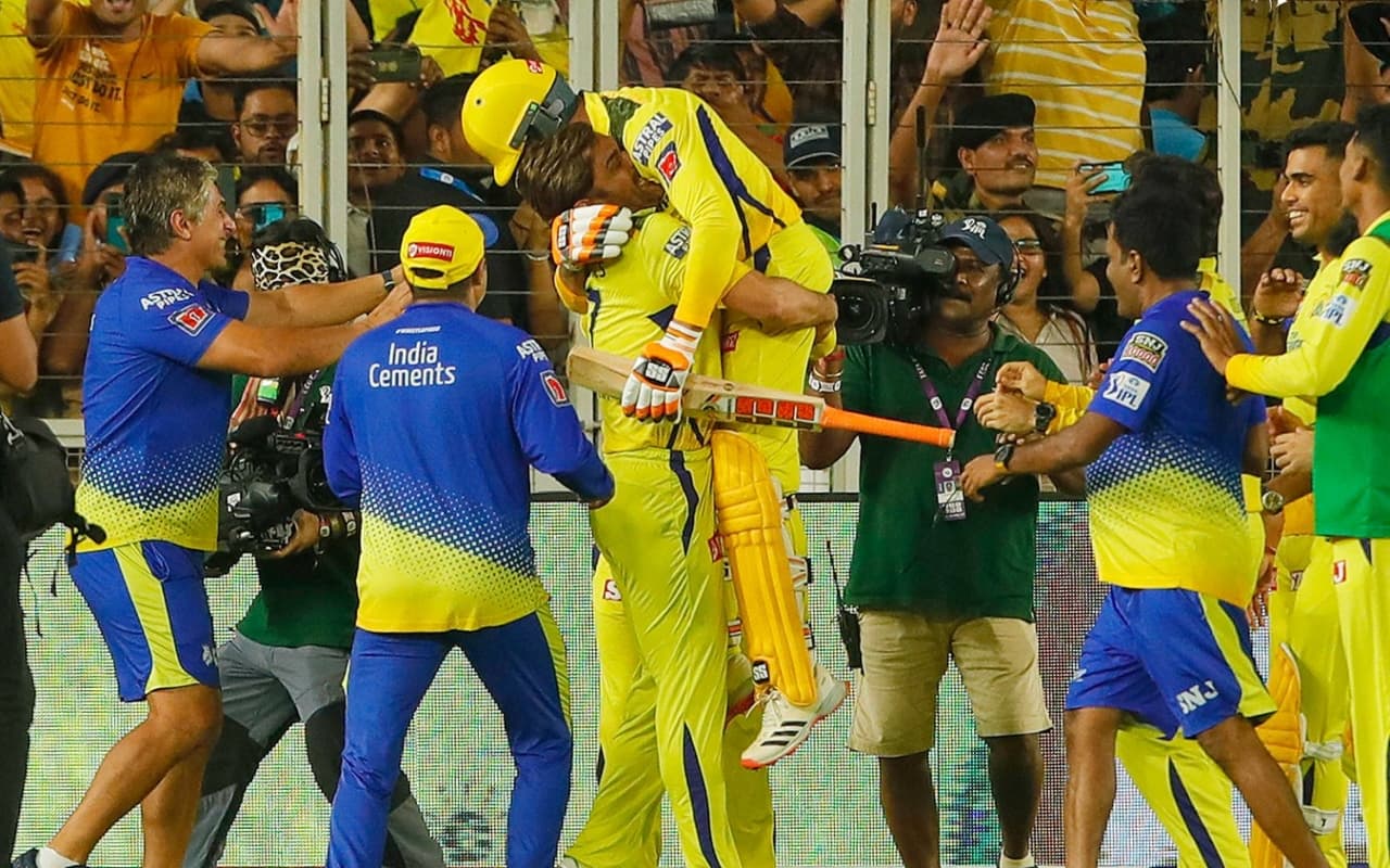 CSK vs GT: MS Dhoni ने पांचवीं बार जीता आईपीएल का खिताब, रवींद्र जडेजा बने मैच के हीरो CSK vs GT: MS Dhoni ने पांचवीं बार जीता आईपीएल का खिताब, रवींद्र जडेजा बने मैच के हीरो