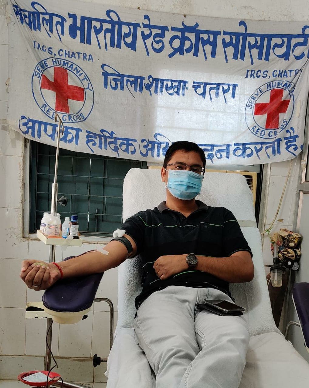 ...जब मजदूर पिता के एक फोन पर थैलेसीमिया पीड़ित बच्ची के लिए रक्तदान करने ब्लड बैंक पहुंचे चतरा एसपी ऋषभ झा