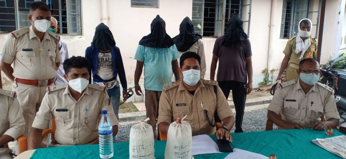 Jharkhand Crime News : झारखंड के चतरा से पंजाब की जा रही थी अफीम की तस्करी, अफीम व कार के साथ चार तस्करों को पुलिस ने किया गिरफ्तार