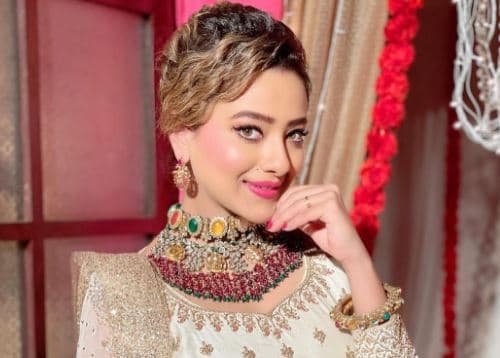 Taarak Mehta Ka Ooltah Chashmah: बबीता जी ने येलो आउटफिट में ढाया कहर, वायरल हुई एक्ट्रेस की ग्लैमरस तसवीरें