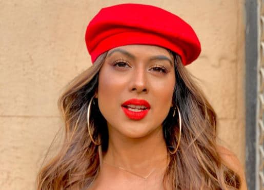 रेड ड्रेस में बेहद गॉर्जियस लुक में नजर आईं निया शर्मा, फैंस बोले- लाल मिर्ची, PHOTOS