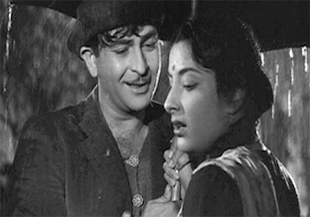 Nargis को देखते ही उनपर दिल हार गए थे राजकपूर, इस वजह से बाथटब में बैठकर खूब रोते थे एक्टर