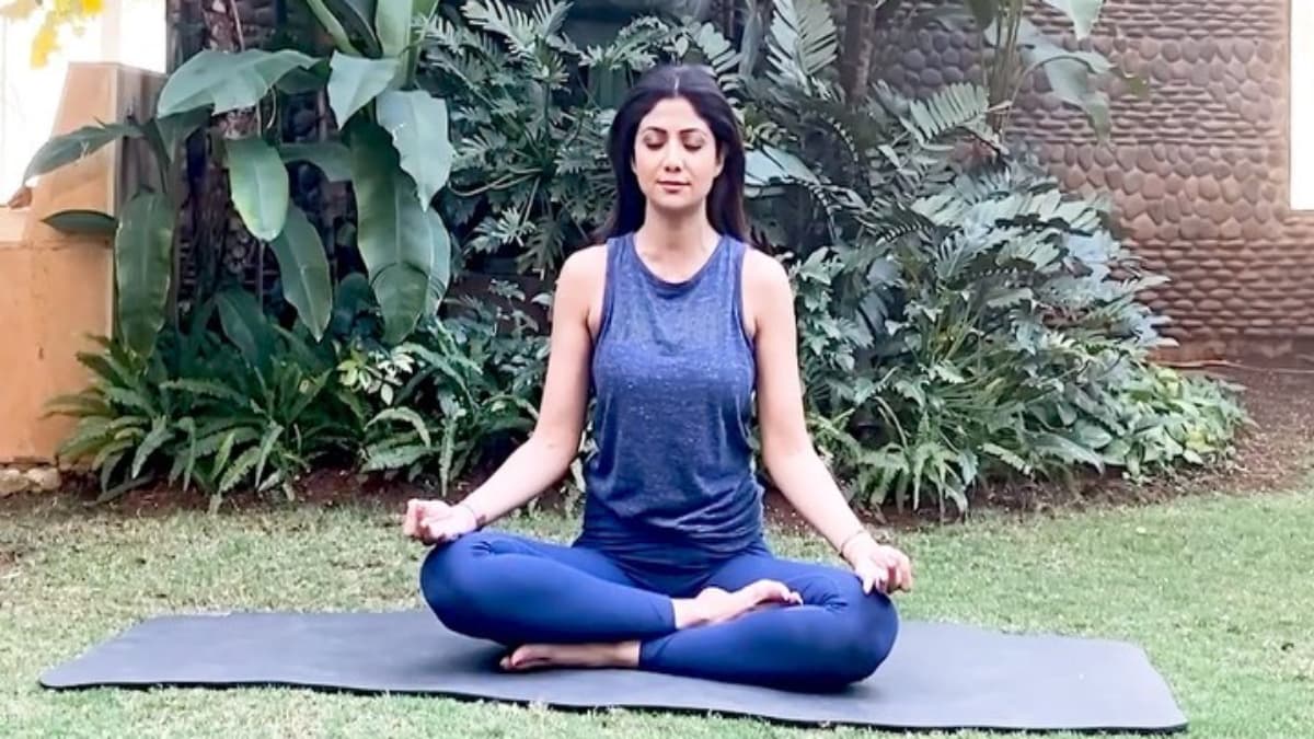 Hina Khan Photos : शाहीर शेख की बांहों में दिखी हिना खान, रोमांटिक तसवीरें वायरल, फैंस बोले- रॉकी कहां गया?