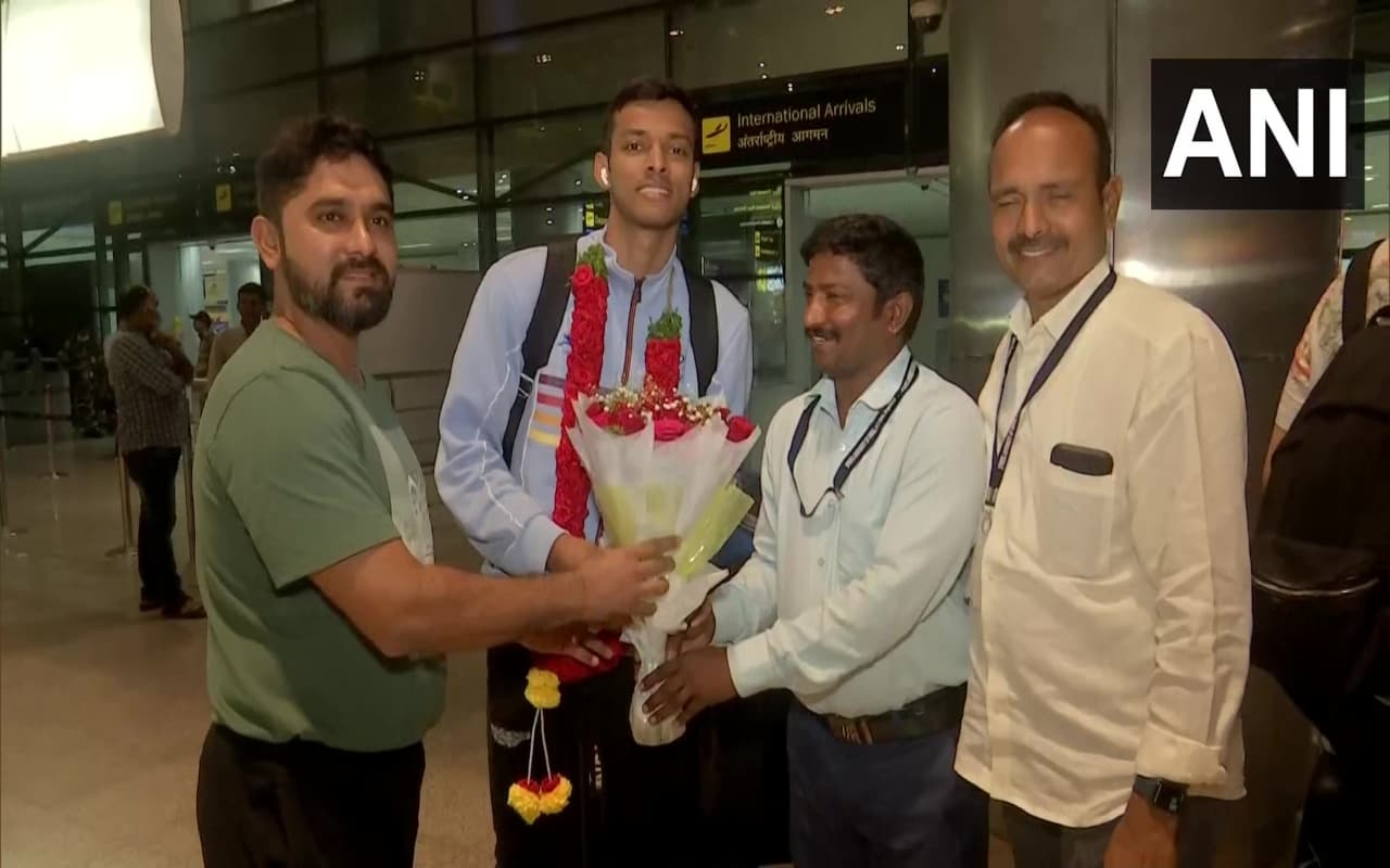 CWG 2022: भारतीय शटलर पीवी सिंधु, किदांबी श्रीकांत और चिराग शेट्टी का हैदराबाद एयरपोर्ट पर जोरदार स्वागत
