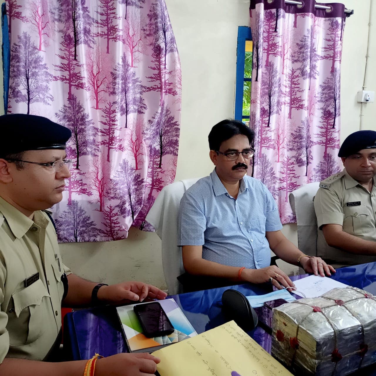 झारखंड के जामताड़ा के साइबर अपराधी के घर छापा, 21 लाख कैश समेत 50 लाख के सामान जब्त