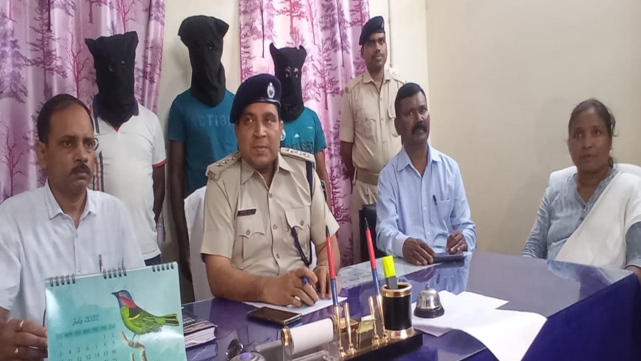 मुंबई हाईकोर्ट के जज की पुत्रवधू से 99,999 रुपये की ठगी, 3 अरेस्ट, केवाईसी अपडेट का झांसा देकर ऐसे उड़ाए रुपये