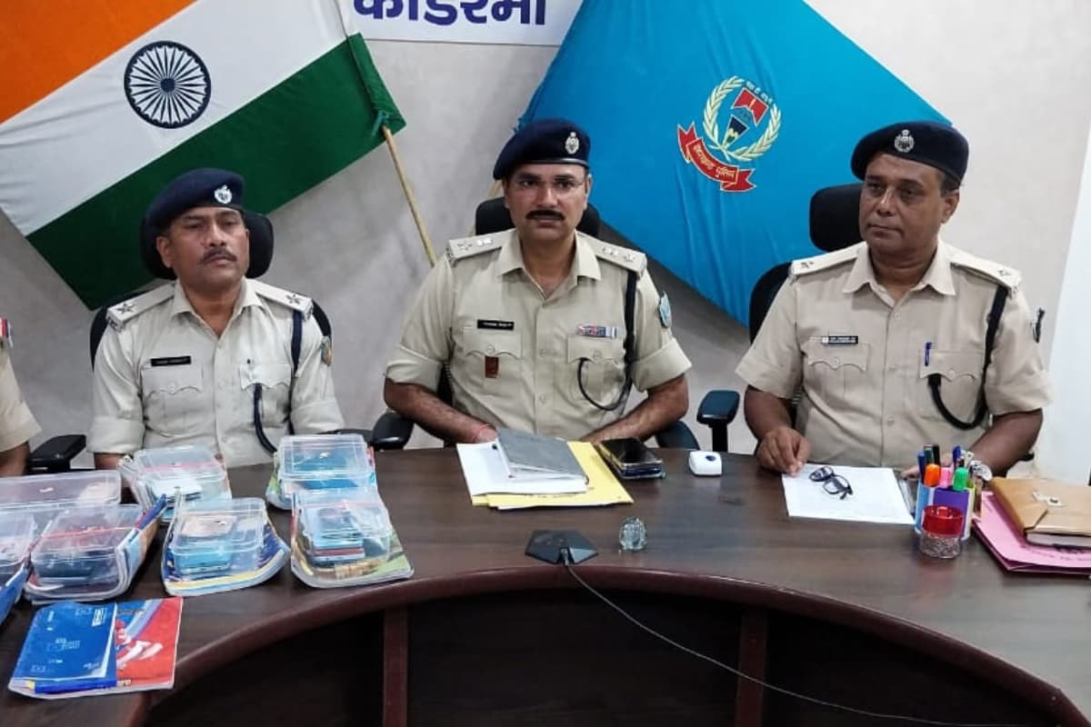 झारखंड: फाइनेंस कंपनी का अधिकारी बनकर लोन लेने वालों को देते थे झांसा, नौ साइबर अपराधी गिरफ्तार