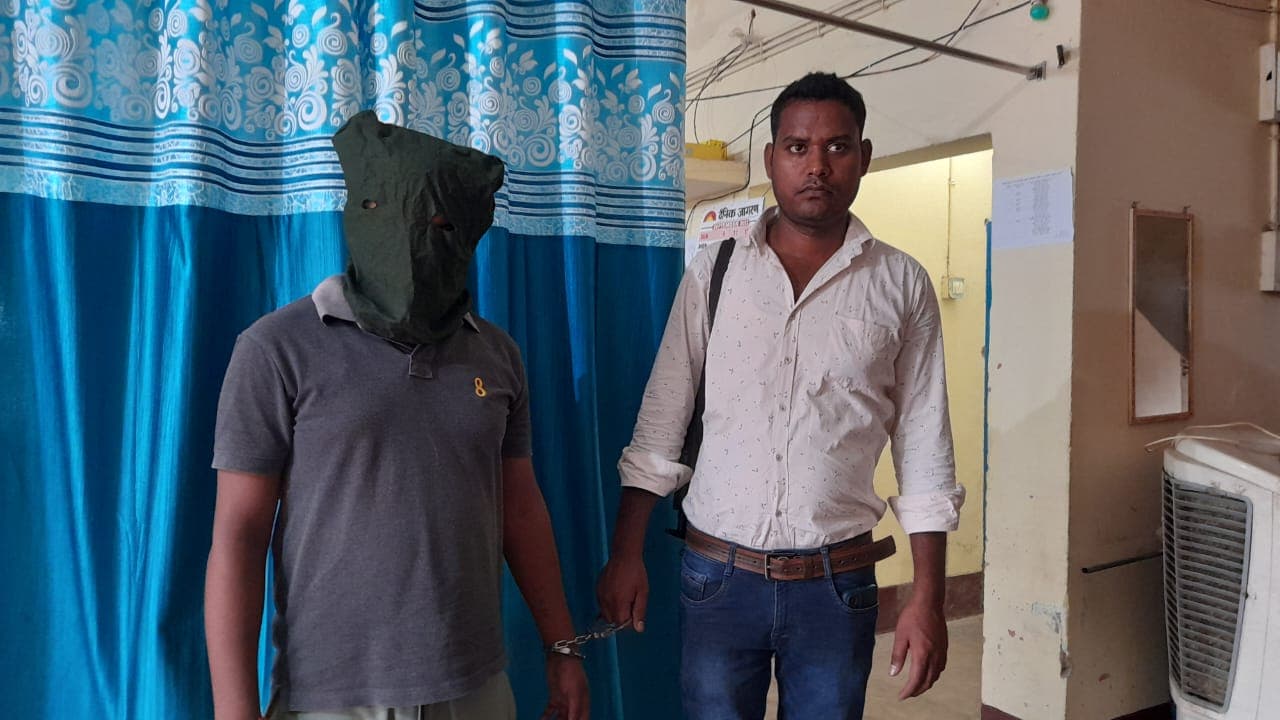 Cyber Crime News : UP के रिटायर्ड हेड कॉन्स्टेबल से 55 लाख की ठगी, झारखंड के जामताड़ा से साइबर ठग अरेस्ट