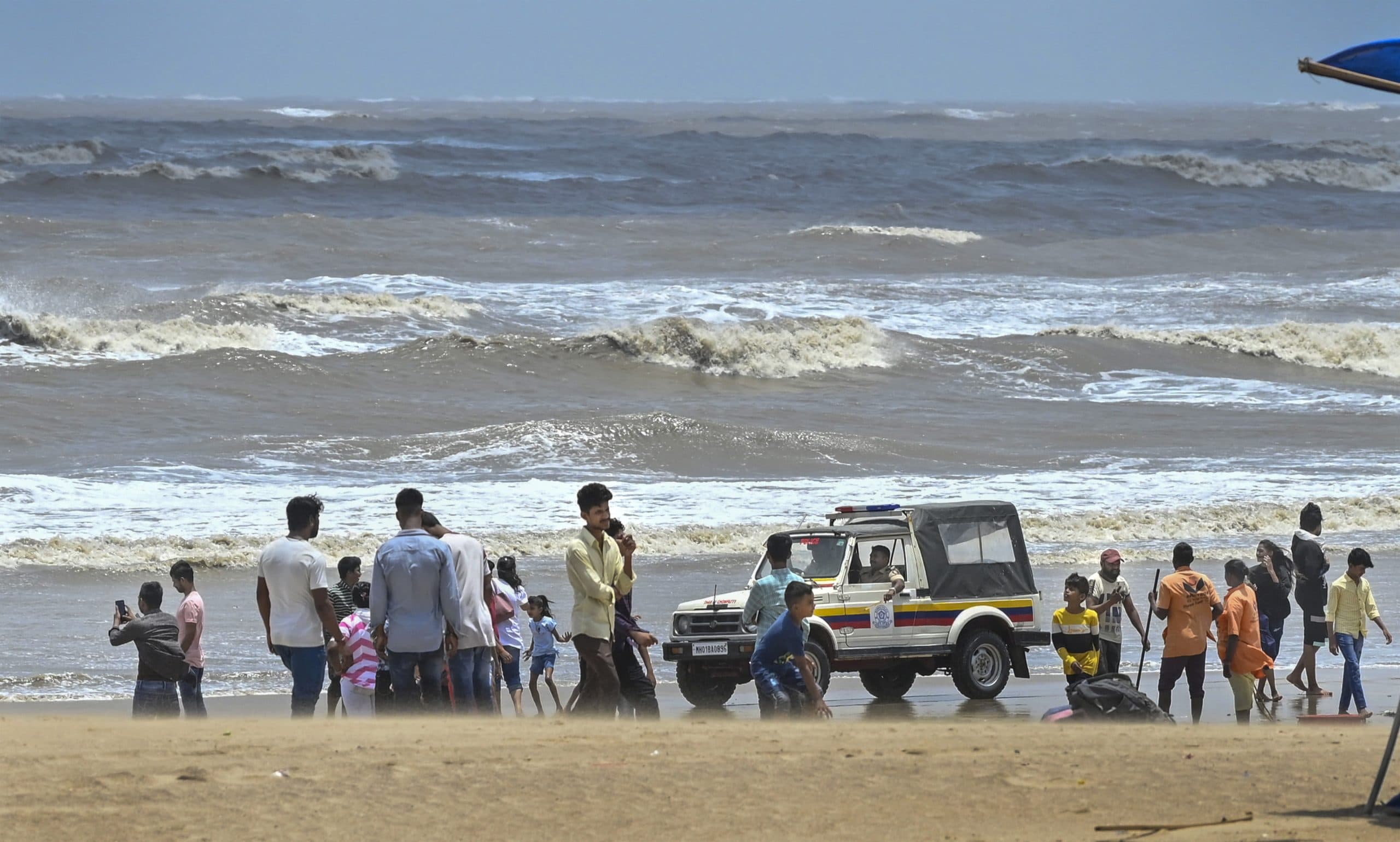 Cyclone Biporjoy : कच्छ के जखाऊ पत्तन में होगा लैंडफाॅल, 190 किलोमीटर/ घंटे की रफ्तार से चल सकती हैं हवाएं