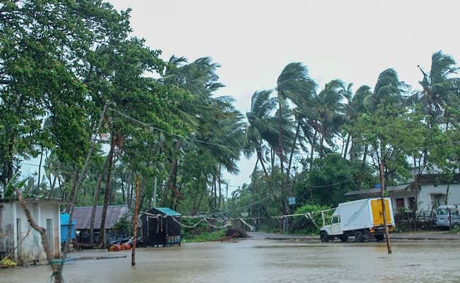 पुडुचेरी और श्रीहरिकोटा के बीच तेज रफ्तार से बढ़ रहा चक्रवाती तूफान ‘मैंडूस', IMD ने जारी किया अलर्ट