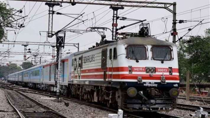 Indian Railways: रेलवे ने कोहरे की आशंका में एक दिसंबर से 29 फरवरी तक आठ ट्रेनें की रद्द, देखें सूची