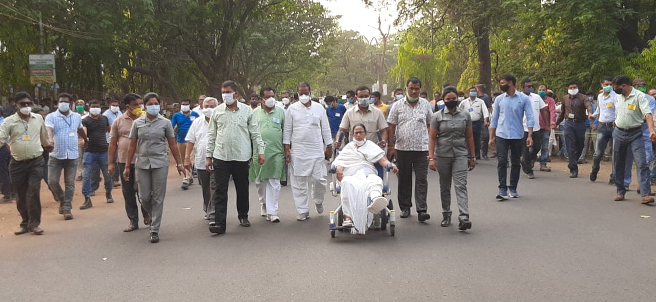 Bengal Chunav 2021: दुर्गापुर पहुंची मुख्यमंत्री ममता बनर्जी, बांकुड़ा में रैली को करेंगी संबोधित