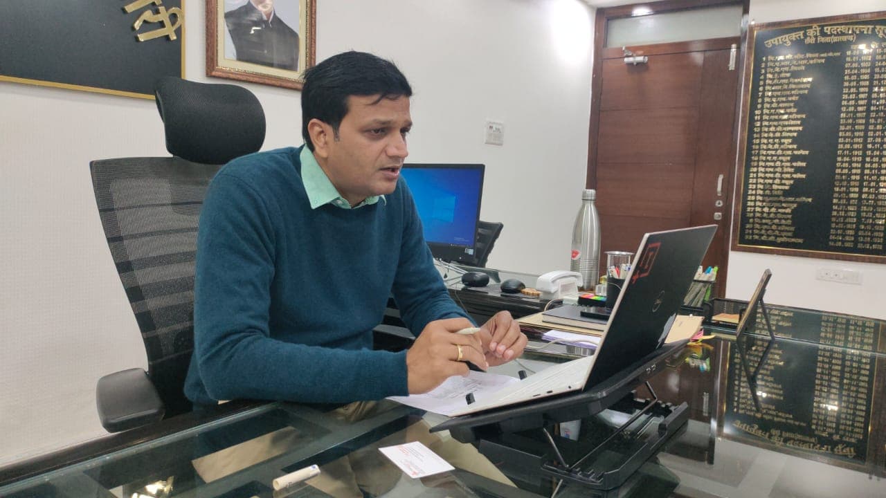 जांच के घेरे में छविरंजन की छवि, हाईकोर्ट ने सरकार से पूछा- किस किस मामले में आरोपी है रांची डीसी