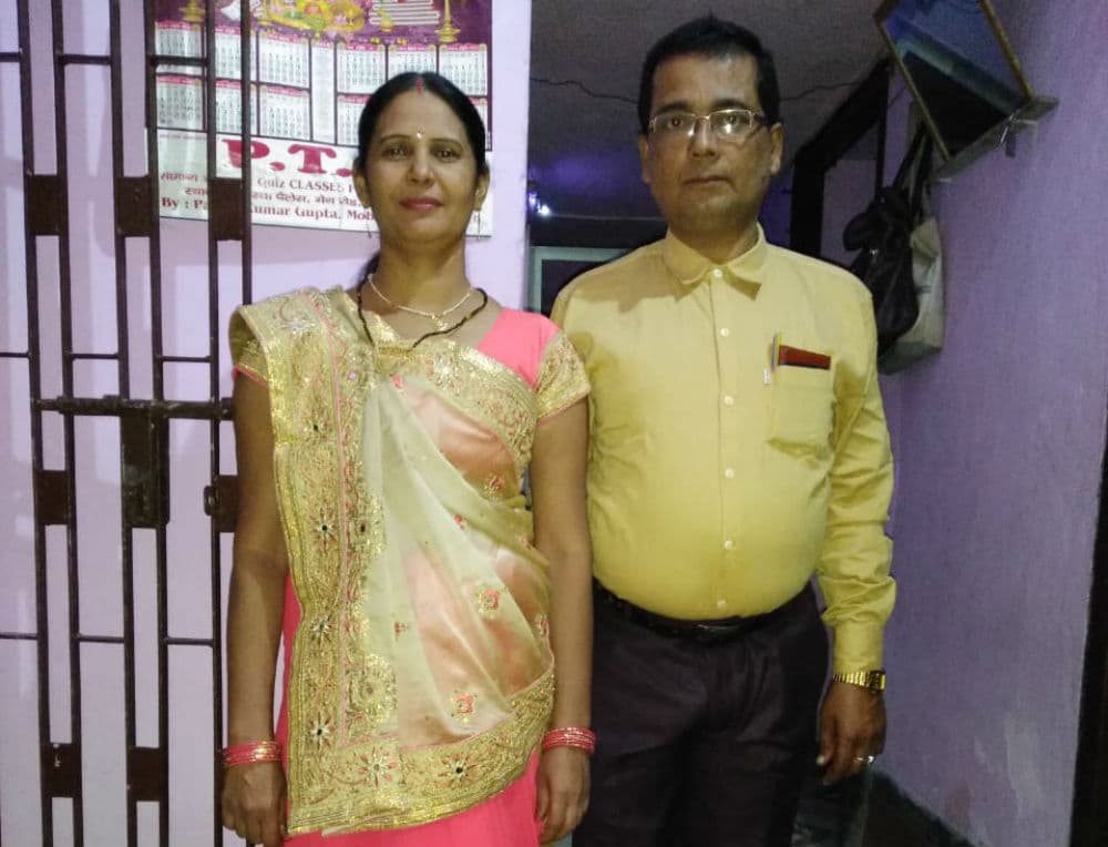 नाम बदलकर स्वास्थ्य विभाग में कर रहा है नौकरी, पत्नी ने अपने ही पति पर लगाया आरोप