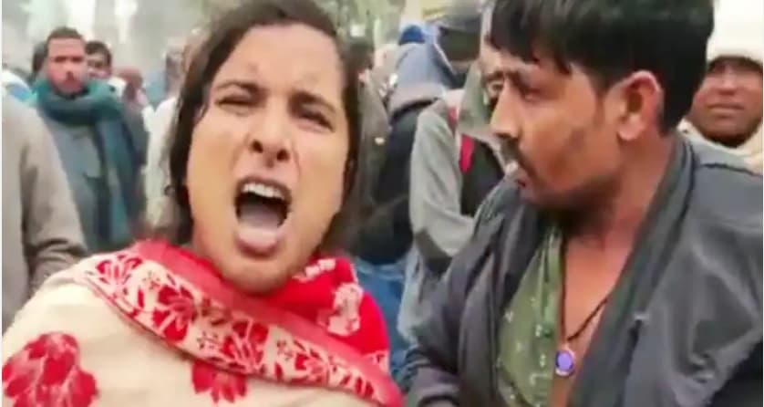 पति का कॉलर पकड़ घसीटते हुए थाना पहुंची महिला, कारण जानकर आप हो जायेंगे हैरान