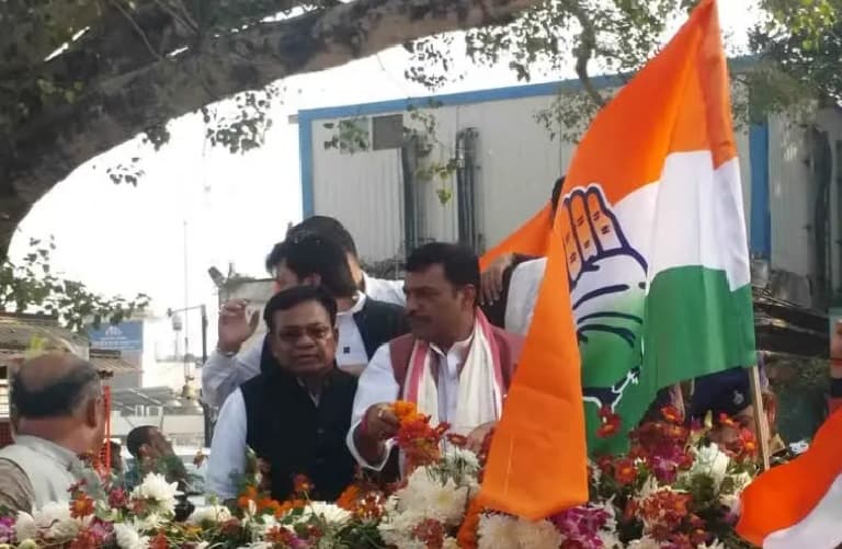 कांग्रेस के नवनियुक्त बिहार प्रदेश अध्यक्ष डॉ अखिलेश सिंह पहुंचे पटना, एयरपोर्ट पर भव्य स्वागत