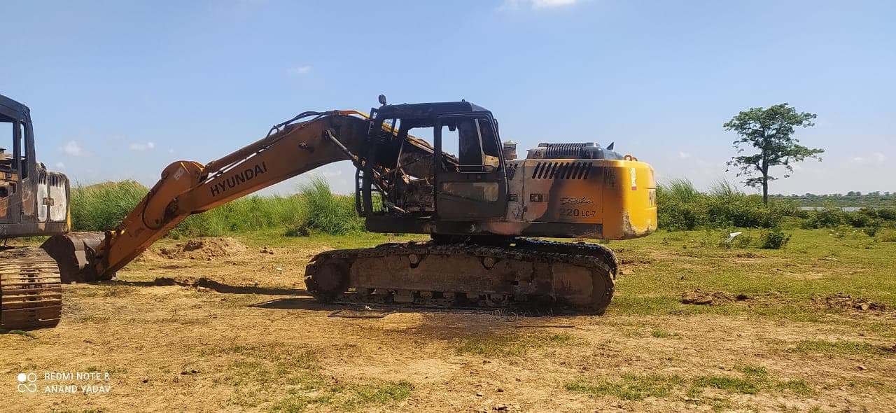 Patna Crime:वर्चस्व के लिए बिहटा में दो बालू माफियाओं के बीच जमकर गोलीबारी, 1 दर्जन पोकलेन मशीन जलकर खाक