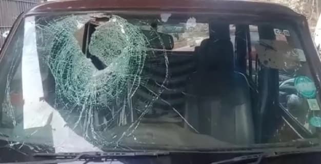 बिहारशरीफ में रेड करने पहुंची उत्पाद विभाग की टीम पर हमला, वाहन के शीशे तोड़े