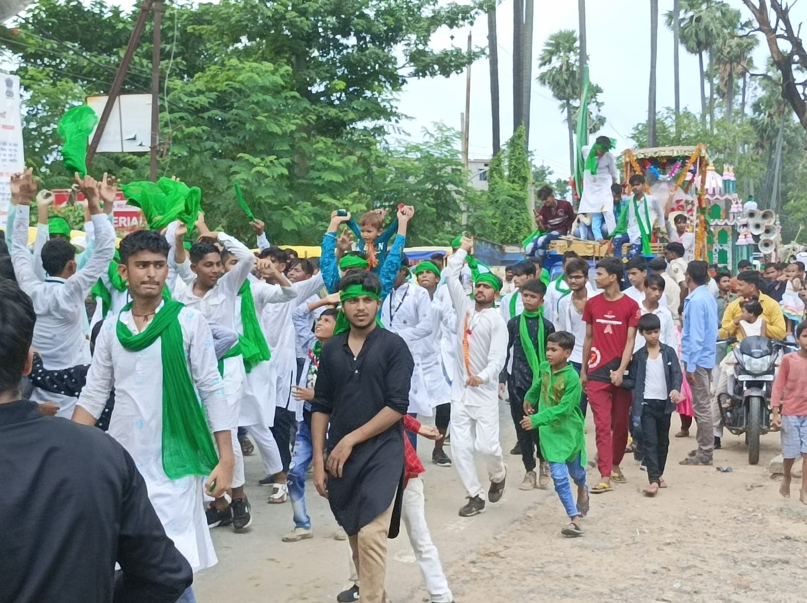 पटना के मनेर में निकाली गई भव्य जुलूस व ताजिया, मुहर्रम को लेकर है ये खास