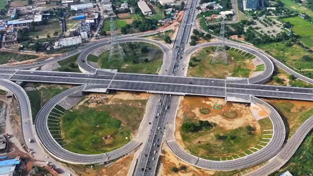 MS Dhoni: हेलिकॉप्टर शॉट के आविष्कारक धौनी के वनडे, टेस्ट, T-20 और IPL ... रिकॉर्ड से देखिए MSD का शानदार सफर