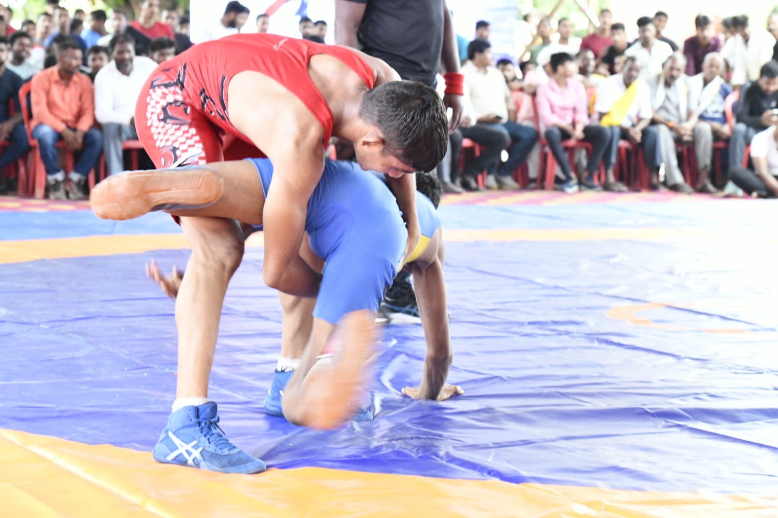 उत्तर प्रदेश केसरी के सम्मान के लिए गोरखनाथ मंदिर में ' मल्लयुद्ध ', राज्यस्तरीय कुश्ती प्रतियागिता का आगाज