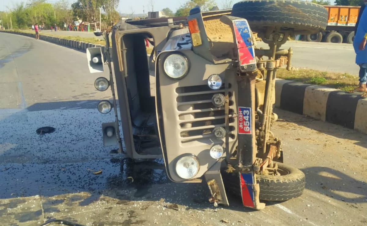 Coronavirus Outbreak: पुलिस गश्ती जीप को तेज रफ्तार पिकअप ने मारी टक्कर, अधिकारी सहित पांच घायल