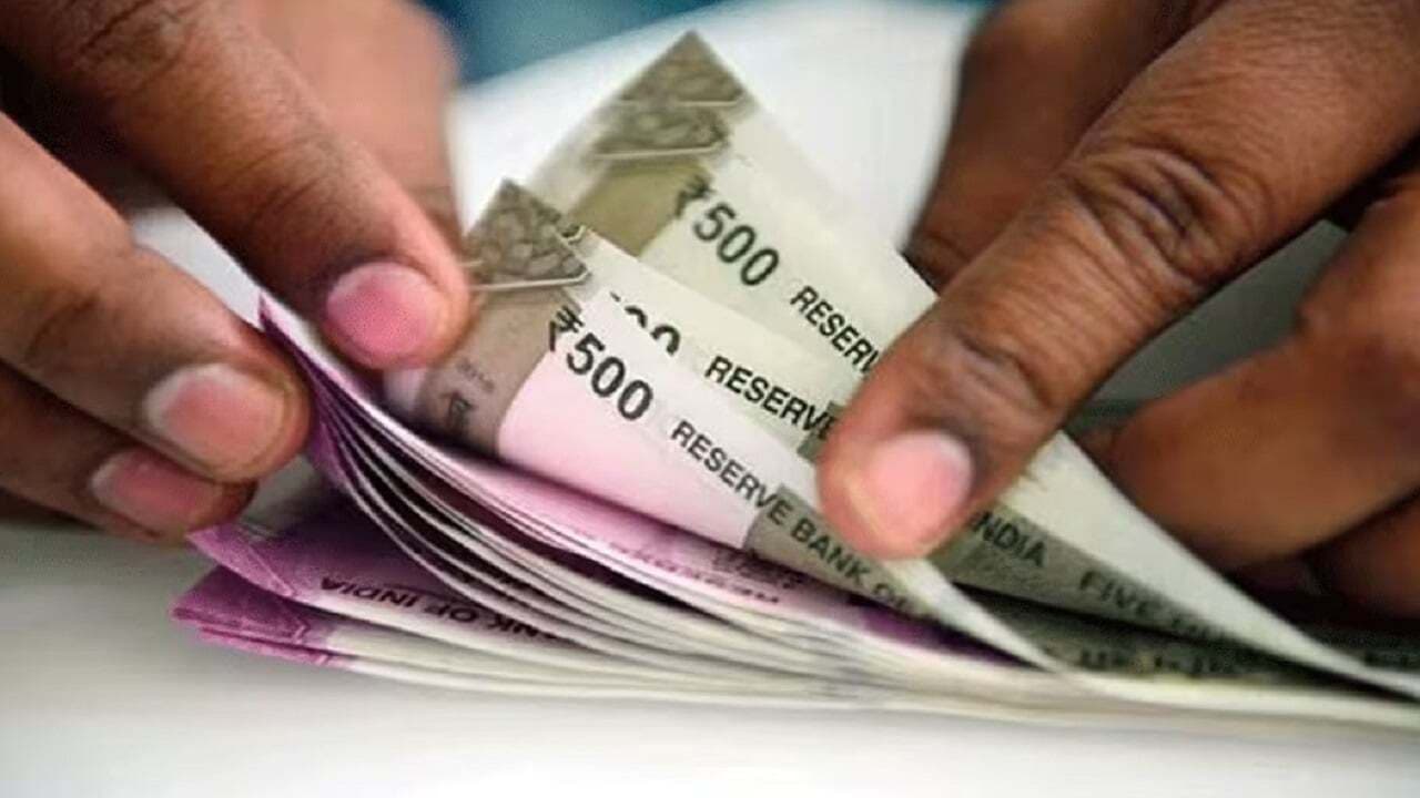 7th pay commission: महंगाई भत्ता में चार फीसदी की वृद्धि की घोषणा, बढ़कर हुआ 46 प्रतिशत