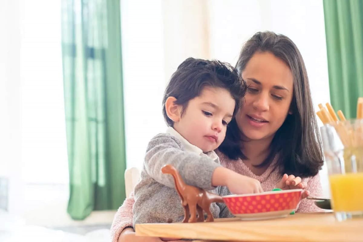 Child Nutrition Chart: बच्चों के खान-पान में इन चीजों को करें शामिल, हड्डियां रहेंगी मजबूत