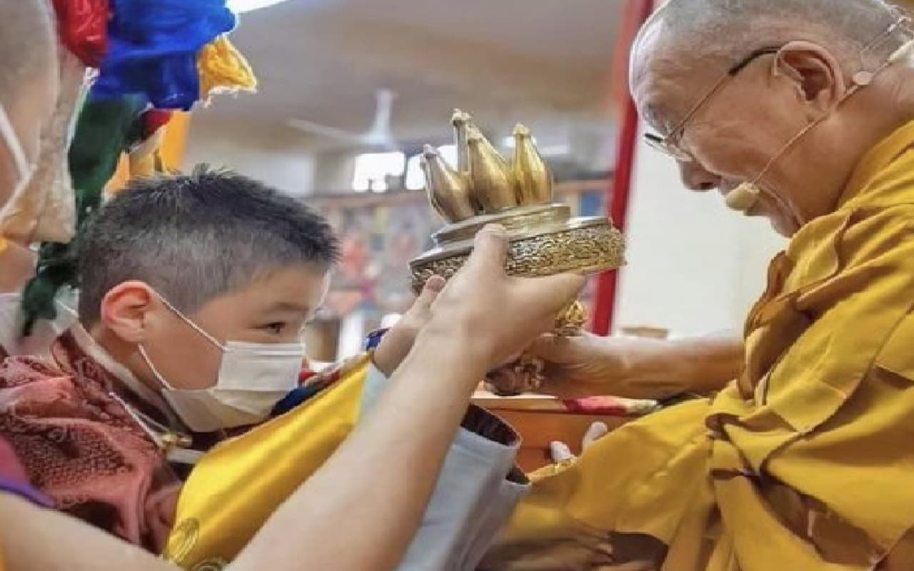 Dalai Lama : क्या है दलाई लामा के खोज की परंपरा और चीन क्यों चाहता है हस्तक्षेप