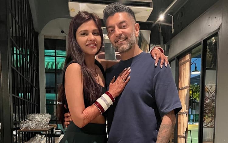 पति निखिल संग थाईलैंड में हनीमून मना रही हैं दलजीत कौर, तस्वीरों में दिखा ग्लैमरस लुक, बोलीं- हमारी पहली डेट..