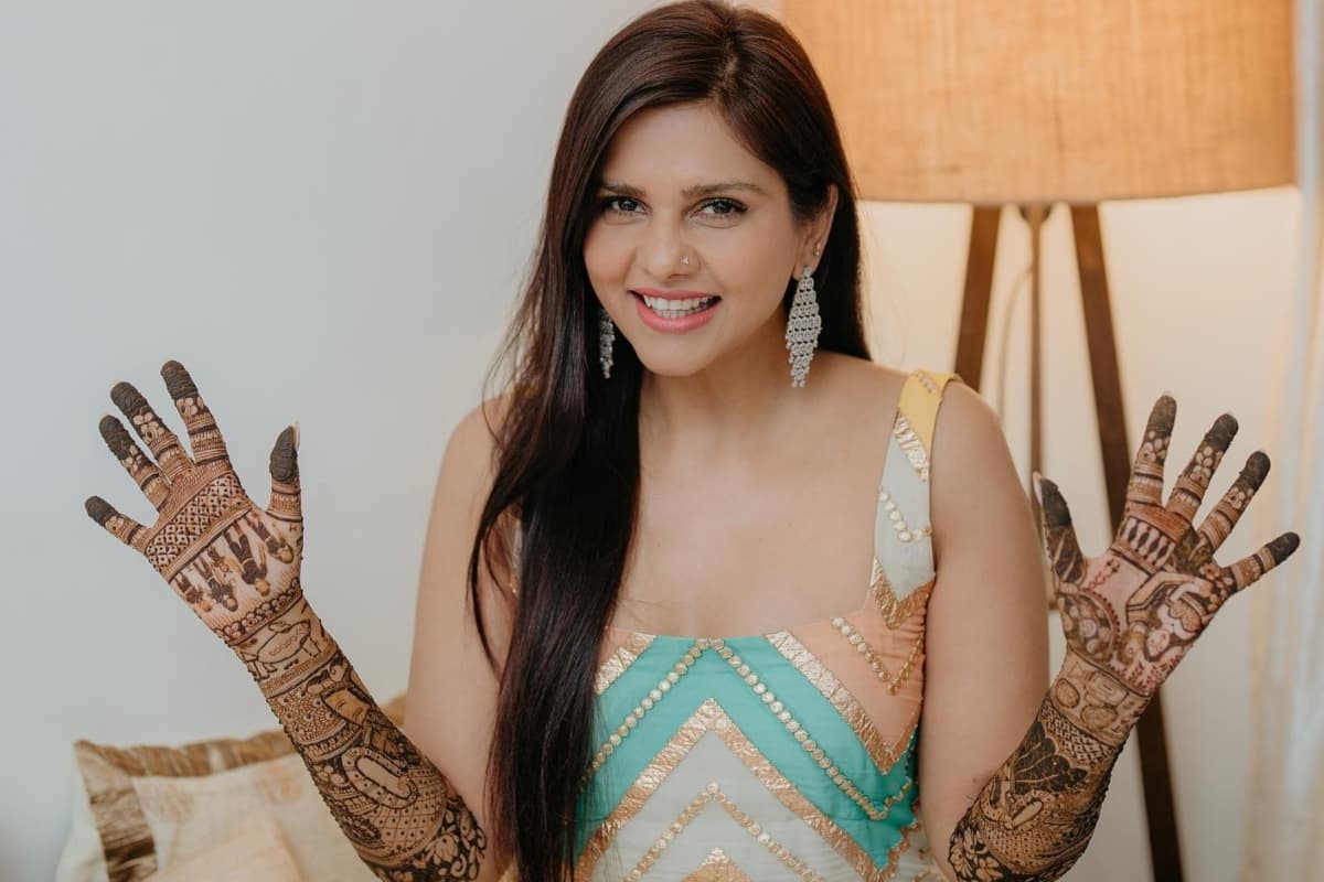 Dalljiet Kaur के हाथों में लगी पिया के नाम मेहंदी, बेटे जेडन ने लुटाया प्यार, इस दिन निखिल संग लेंगी सात फेरे