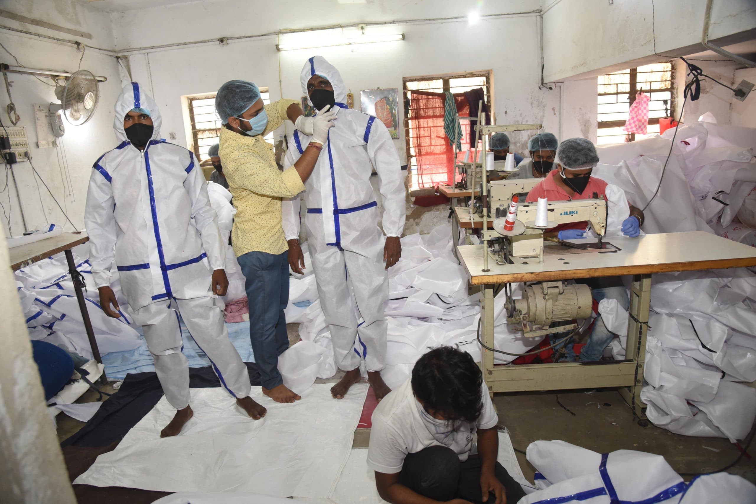 कोरोना से जंग : पीपीइ किट बनाने में दानापुर रेलमंडल ने बनाया रिकॉर्ड, मिला देश में दूसरा स्थान