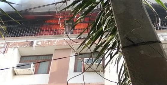 पटना: अपार्टमेंट में सिलेंडर ब्लास्ट के बाद लगी भीषण आग, चपेट में आने से मां और बेटे की मौत