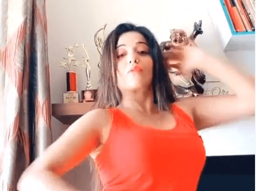 'बिजली' गाने पर सपना चौधरी का डांस देख फैंस लुटाने लगे पैसे, वायरल वीडियो