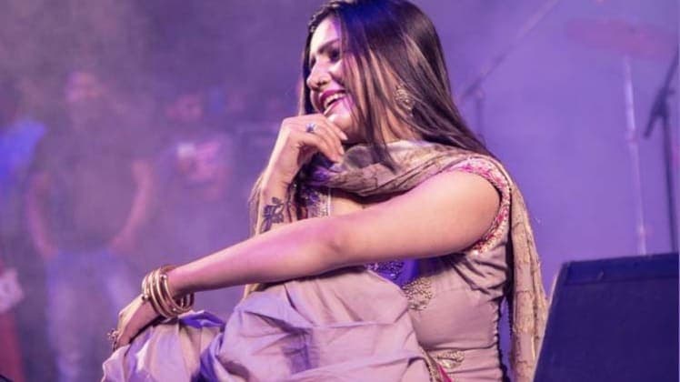 सपना चौधरी ने 'अलट पलट' गाने पर किया धांसू डांस, सोशल मीडिया पर वायरल हो रहा VIDEO