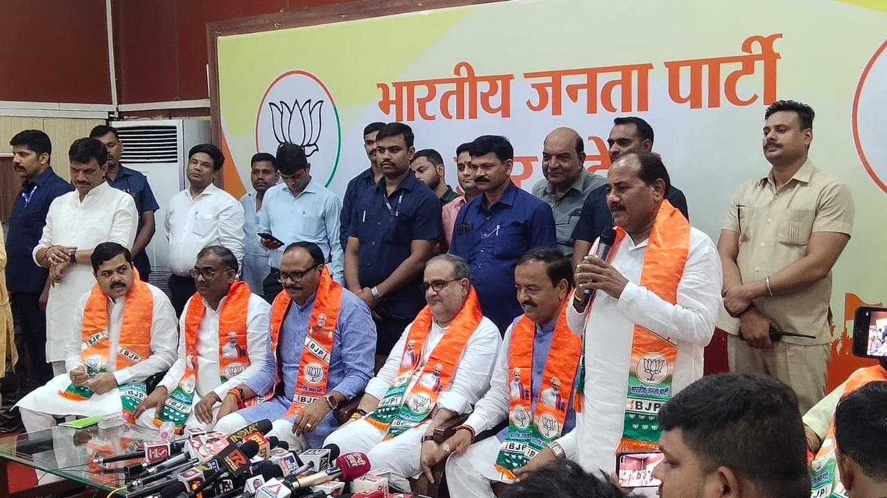 UP News: दारा सिंह चौहान भाजपा में शामिल, बोले- लोकसभा चुनाव में एक भी सीट पर विपक्ष जीतने की हालत में नहीं