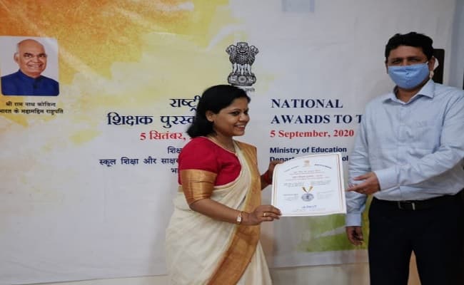 बोकारो में शिक्षिका को मिला राष्ट्रीय शिक्षक पुरस्कार, जानिए क्या है बिहार से कनेक्शन