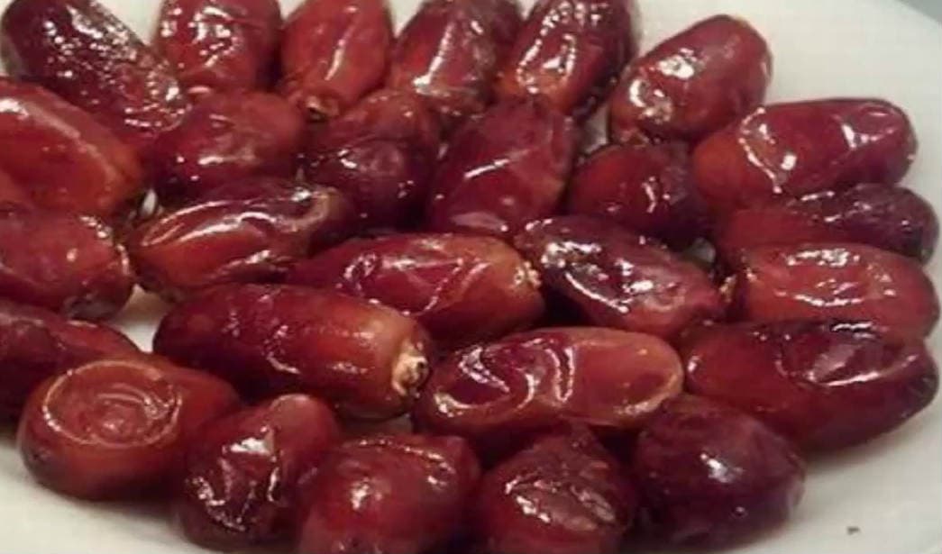 महंगा होने से  रोजेदारों की थाली से  गायब हुआ खजूर