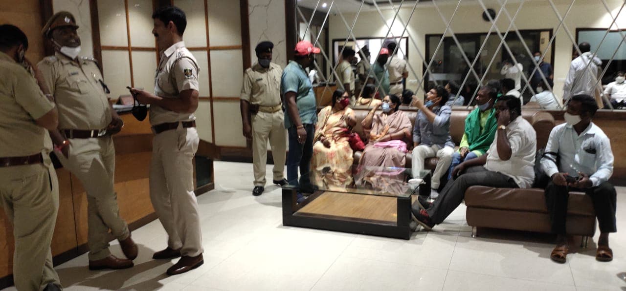 झारखंड के पूर्व CM Shibu Soren की बेटी व ओडिशा JMM अध्यक्ष अंजनी सोरेन हिरासत में, CM हेमंत सोरेन ने की निंदा