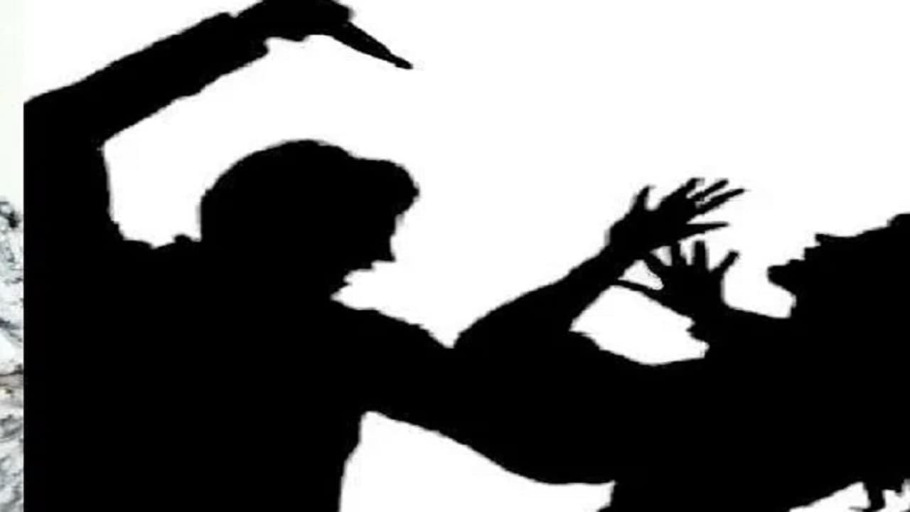 Bihar: मुंगेर में मरे हुए पड़ोसी को जिंदा नहीं करने पर डायन बता बुजुर्ग महिला को रड से दागा, हालत गंभीर